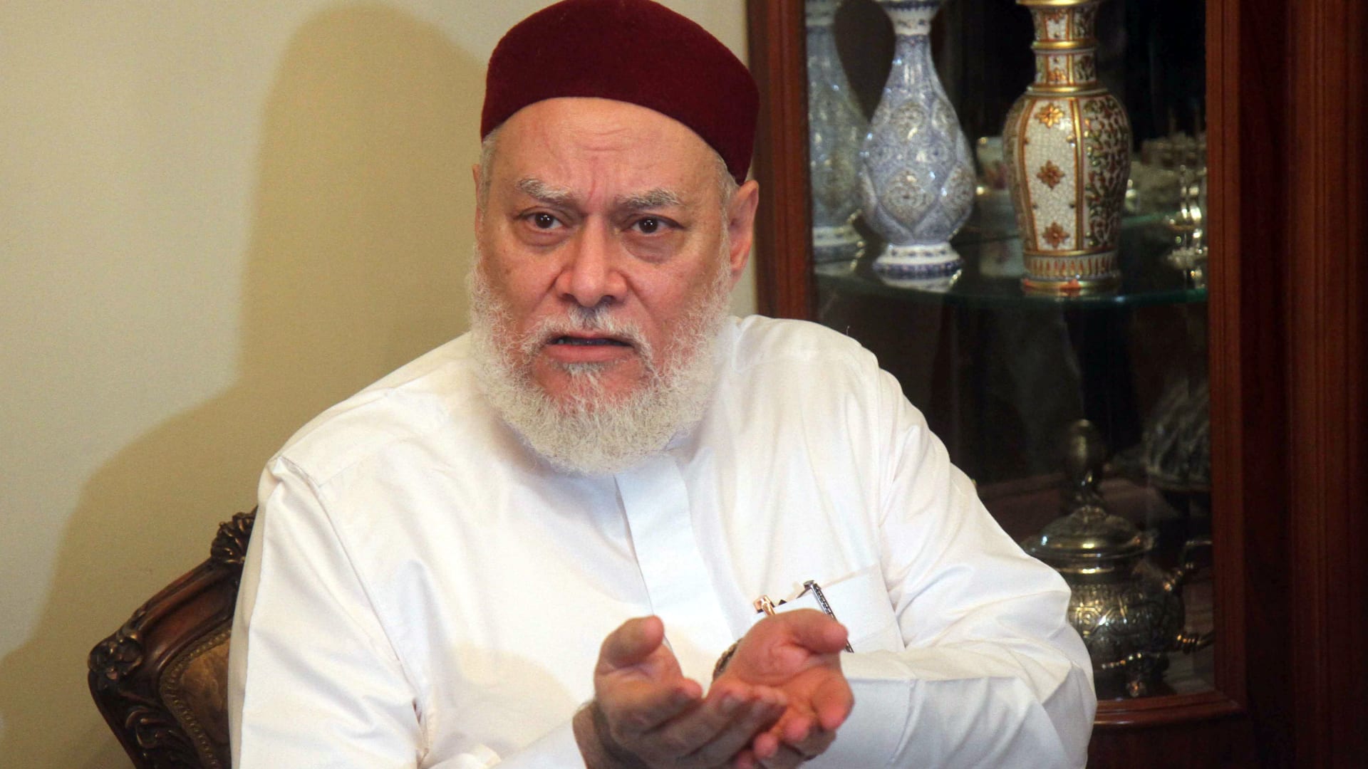 جمعة يحذر من عواقب التغاضي عن اعتداءات الاحتلال بحق المعتكفين