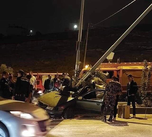 دون 18 عاماً.. 3 قتلى إثر ارتطام مركبة بعامود كهرباء في الأردن