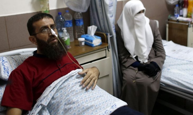 رغم خطورة وضعه الصحي.. خضر عدنان يواصل إضرابه لليوم الـ63