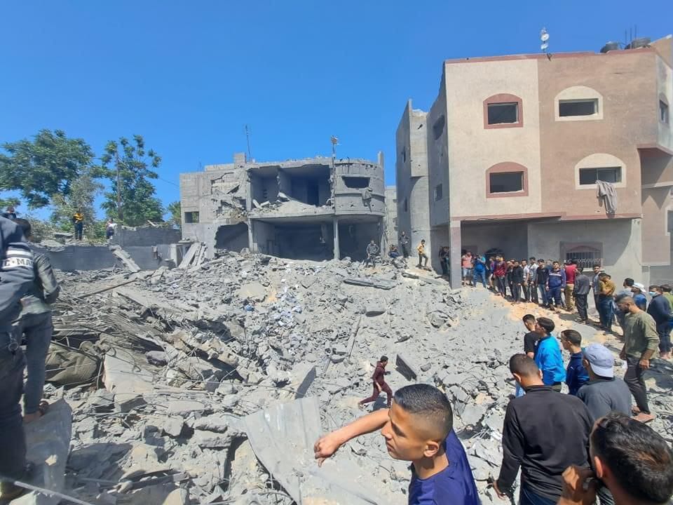 دون وقوع مصابين.. طائرات الاحتلال تستهدف منزلاً شمال القطاع