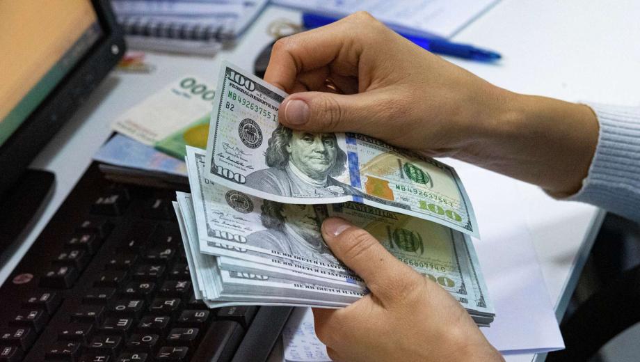 من المستفيد من ارتفاع سعر الدولار مقابل الشيكل؟