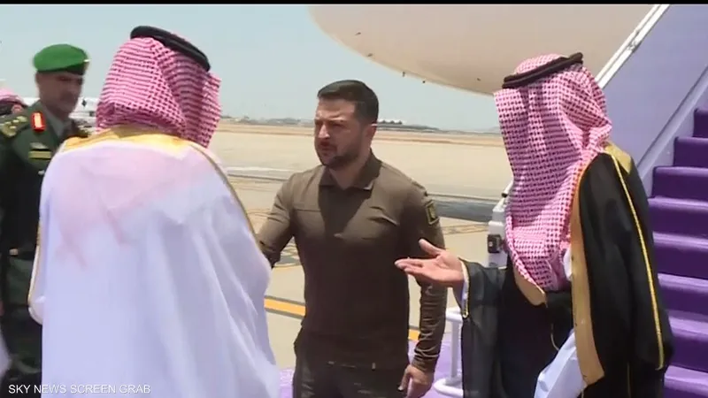 زيلينسكي يصل جدة للمشاركة في القمة العربية 32