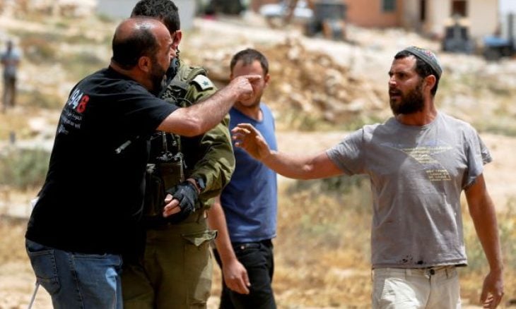 بحراسة مشددة من شرطة الاحتلال.. مستوطنون يقتحمون أحياء القدس