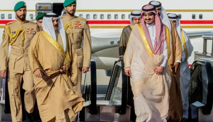 ملك البحرين يصل جدة للمشاركة بالقمة