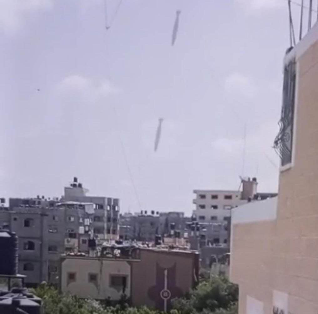 (فيديو) طائرات الاحتلال تقصف منزلًا بمخيم جباليا شمال غزة