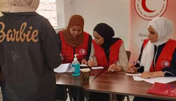 وزع الهلال الأحمر الفلسطيني ملابس العيد للعائلات الفلسطينية المتضررة من الزلزال في مخيمات النيرب وحندرات بحلب، والرمل بمدينة اللاذقية.