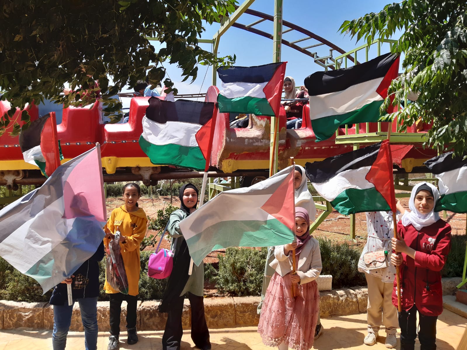 رحلة ترفيهية لطلبة فلسطينيين لاجئين في سوريا