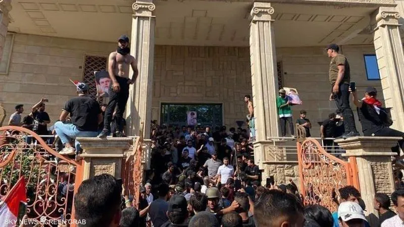 الأمن العراقي يشدد إجراءاته بمحيط السفارة السويدية في بغداد خوفا من اقتحامها