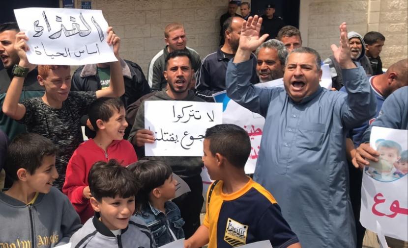 مراقبون.. توقف برنامج الغذاء العالمي سيتسبب بأزمات خطيرة في القطاع