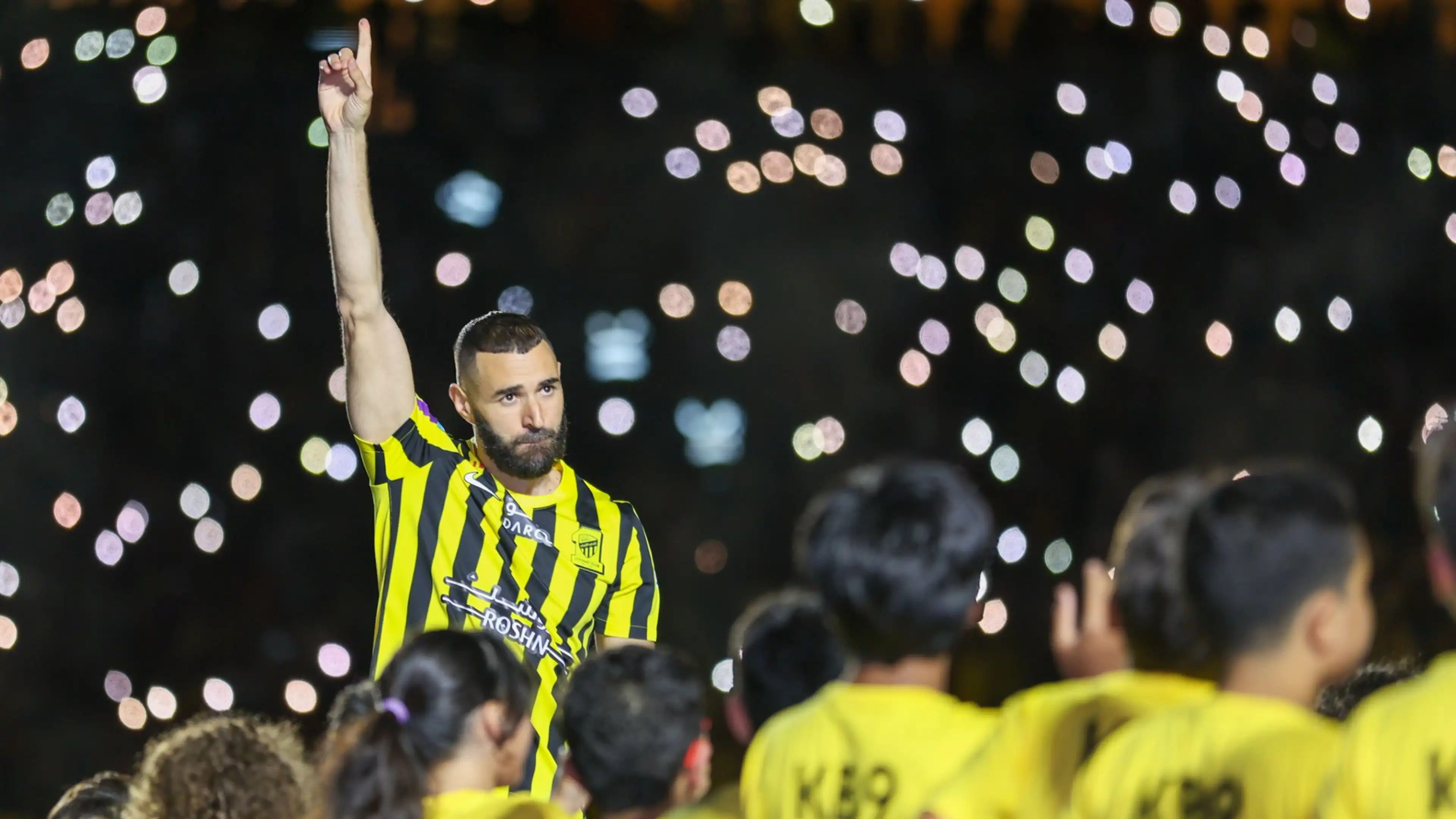 بنزيما يلغي متابعة ريال مدريد على "إنستغرام"