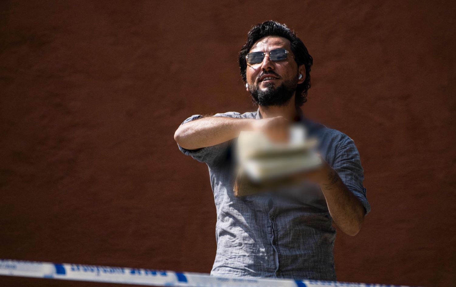من هو سلوان موميكا الذي أقدم على حرق نسخة من القرآن بالسويد؟