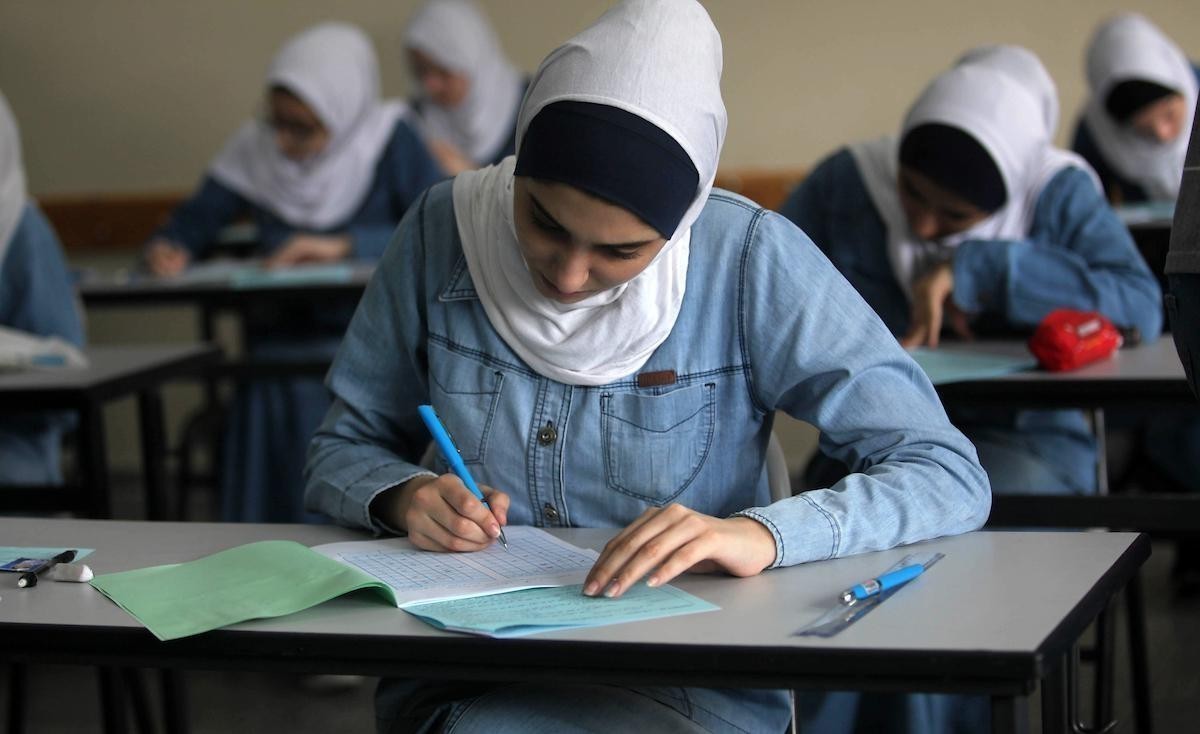 آراء طلبة التوجيهي في اختبار مادة الرياضيات للفرعين العلمي والأدبي