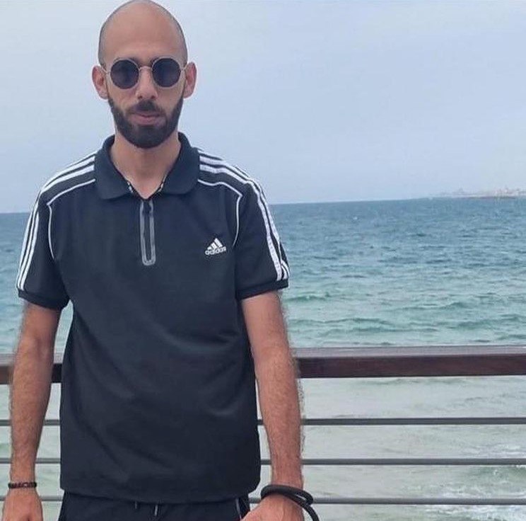 مقتل شاب متأثرا بجراحه في جريمة إطلاق نار بقلنسوة