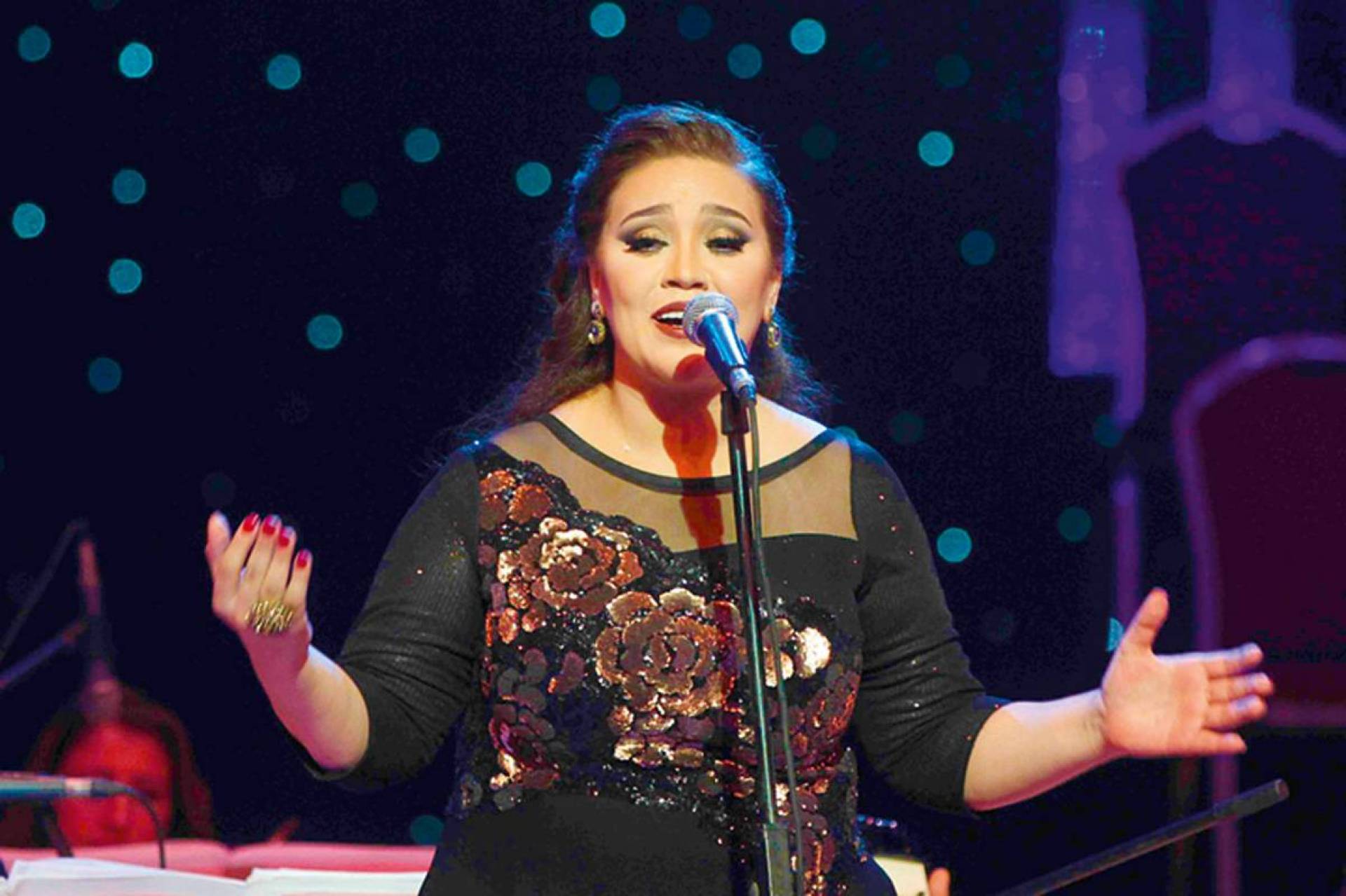 ما هو سر استقالة مي فاروق من دار الأوبرا؟