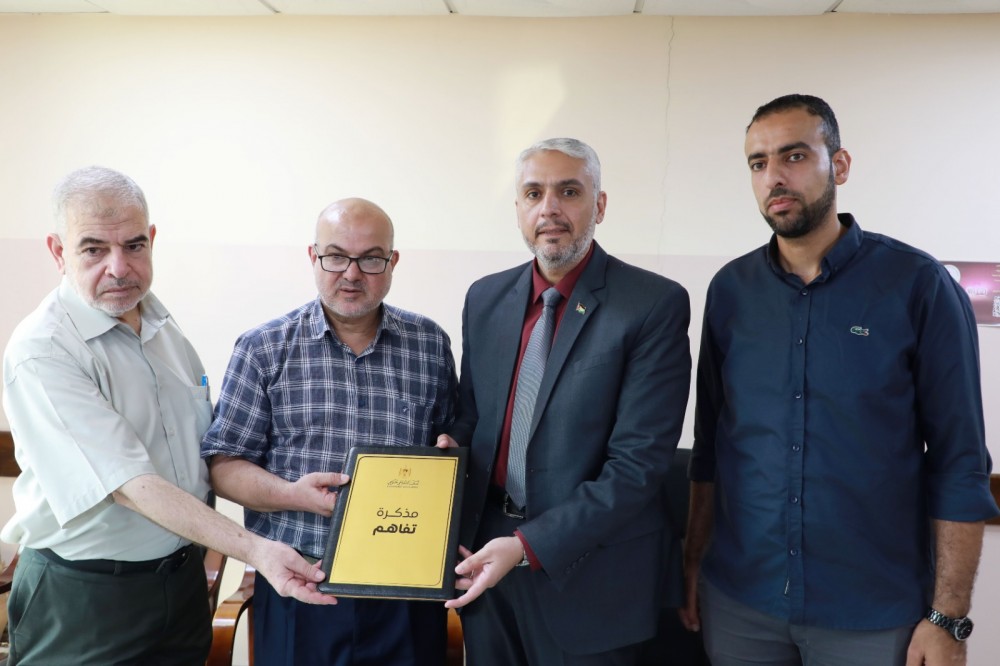 لخدمة الصحفيين.. الإعلام الحكومي بغزة يوقع مذكرة تفاهم مع الخدمة العامة