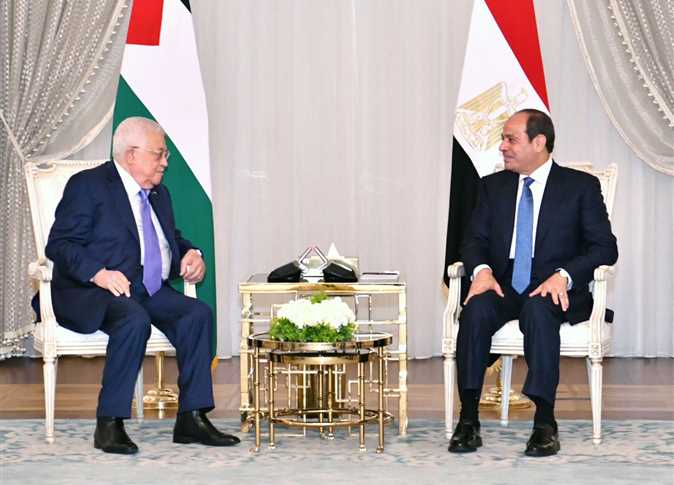 الرئيس المصري عبد الفتاح السيسي يستقبل نظيره الفلسطيني محمود عباس