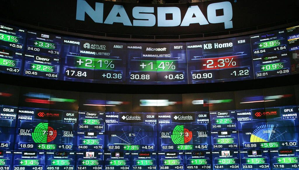 افتتاح إيجابي في بورصة وول ستريت وناسداك يرتفع بنسبة 1.2%