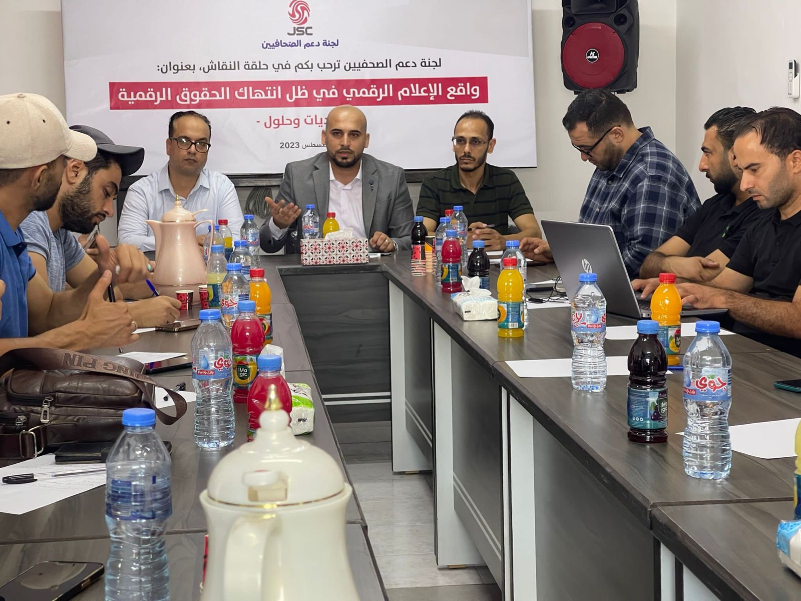 توصيات برفع قضايا ضد واتس آب لمحاربتها المحتوى الفلسطيني