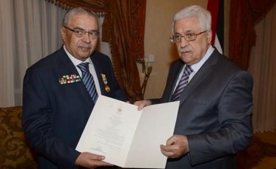 نعاه الرئيس عباس.. وفاة رئيس المخابرات العامة الأسبق اللواء طارق أبو رجب