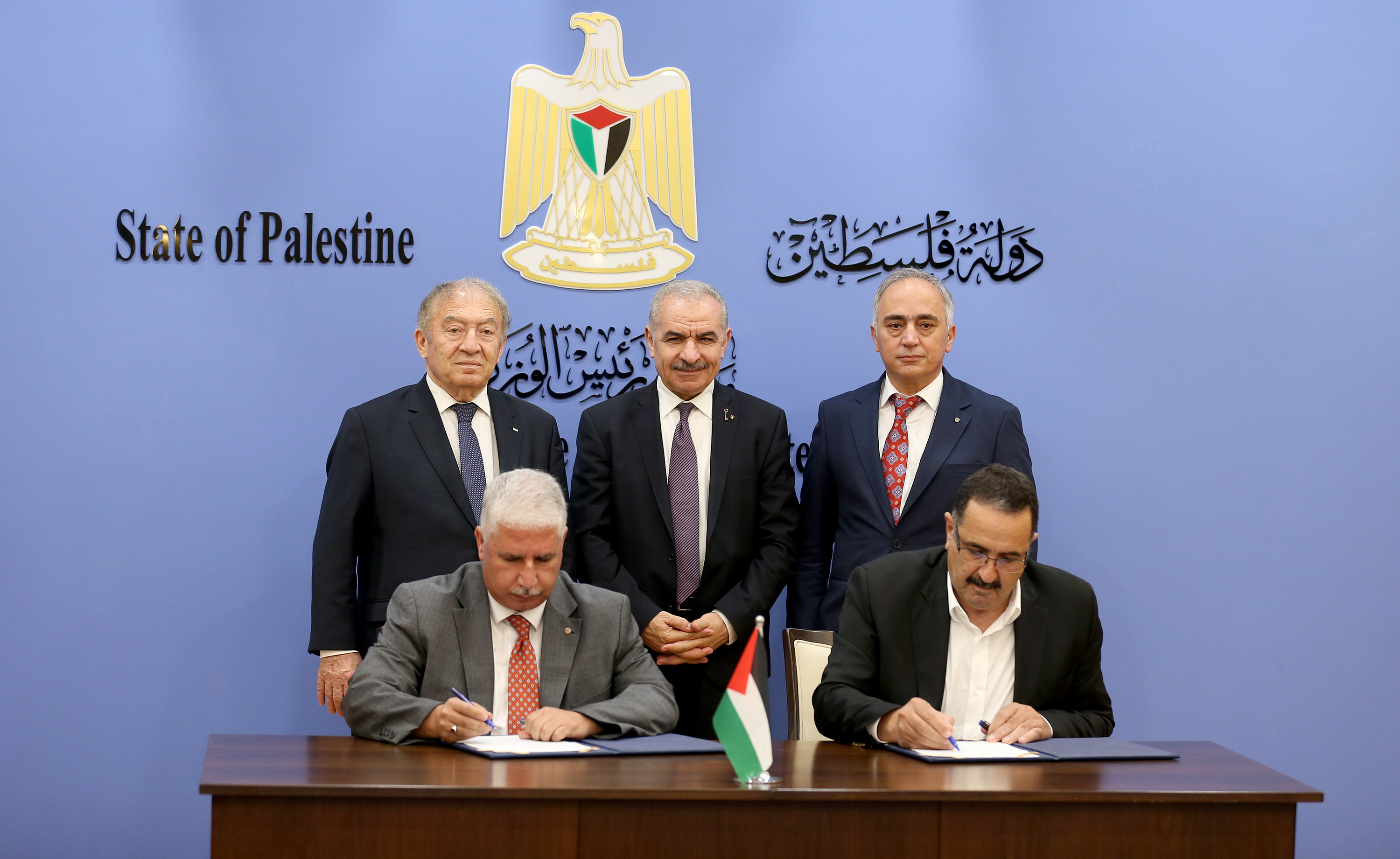 الحكومة الفلسطينية توقع اتفاقية بـ 80 مليون دولار لتوليد 80 ميغا واط كهرباء للخليل