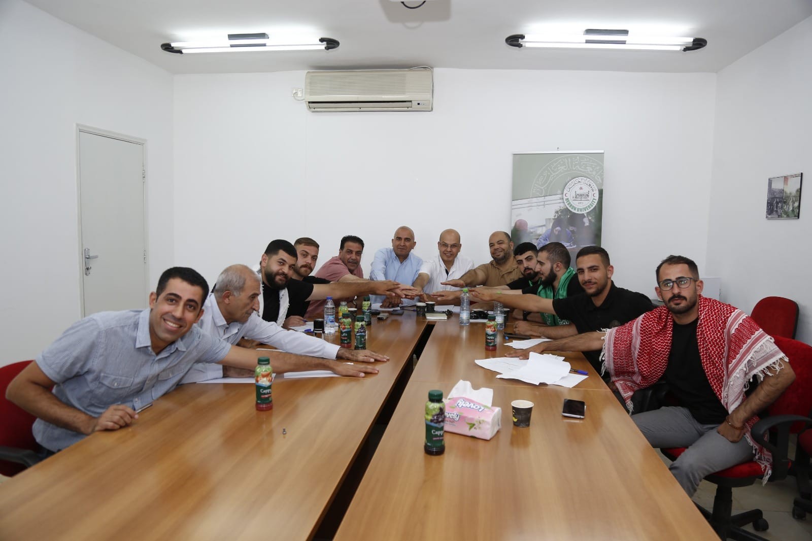 بمبادرة من الهيئة المستقلة.. الكتل الطلابية بجامعة الخليل توقع ميثاق شرف