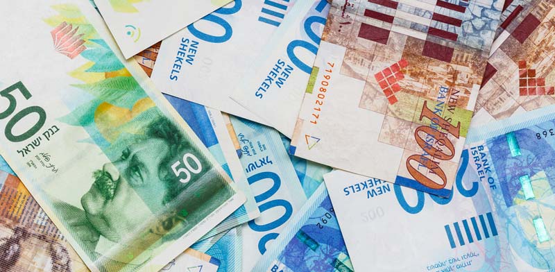 سعر الدولار يحافظ على قوته عند مستوى 380 شيكلاً