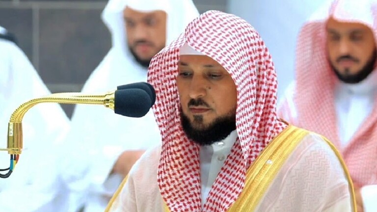 أول ظهور لخطيب المسجد الحرام الشيخ ماهر المعيقلي بعد وعكته الصحية (صور)