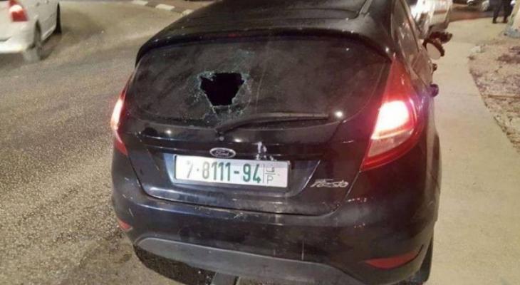 الاحتلال يهاجم مركبات المواطنين في الخليل