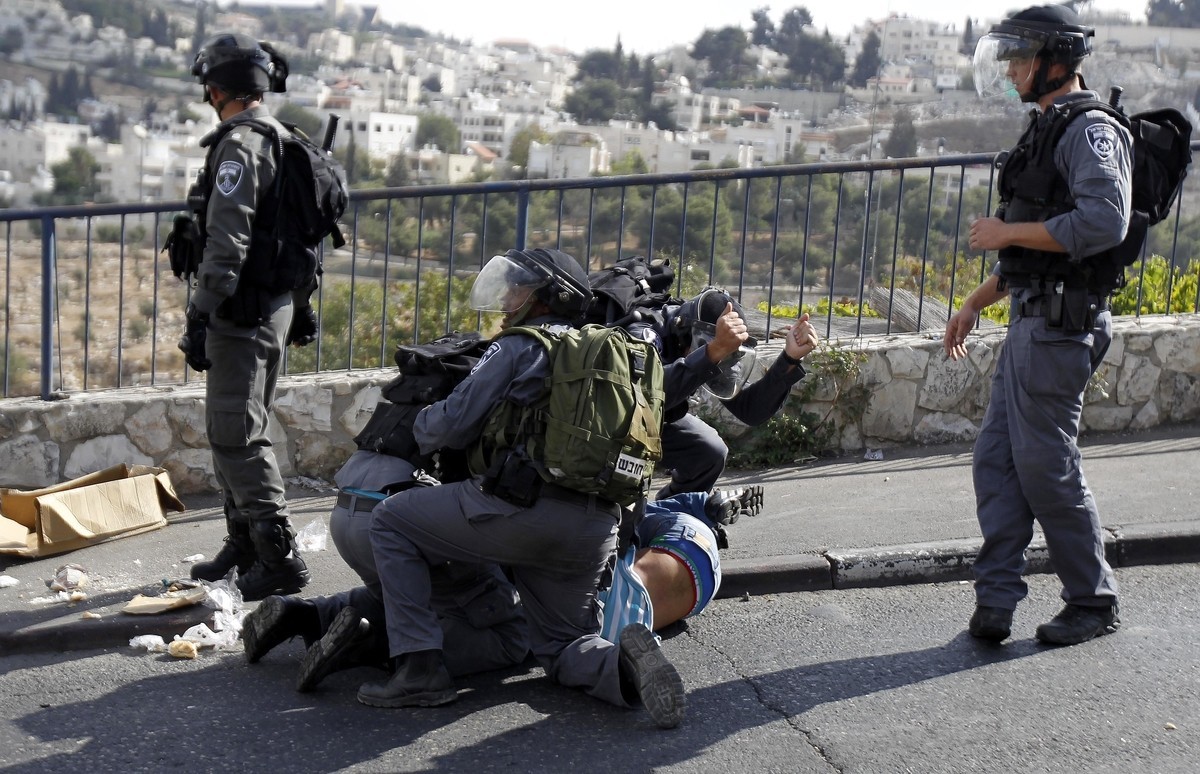 الاحتلال يعتقل 3 مواطنين من القدس