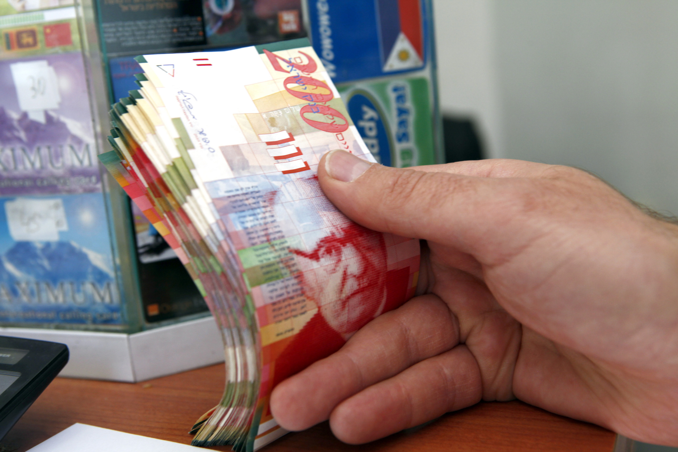 ارتفاع سعر الدولار مقابل الشيكل على خلفية التوترات مع لبنان