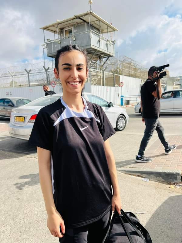 مركز فلسطين: المقدسية زينة عبدو تسلم نفسها لسجن الرملة لقضاء محكوميتها
