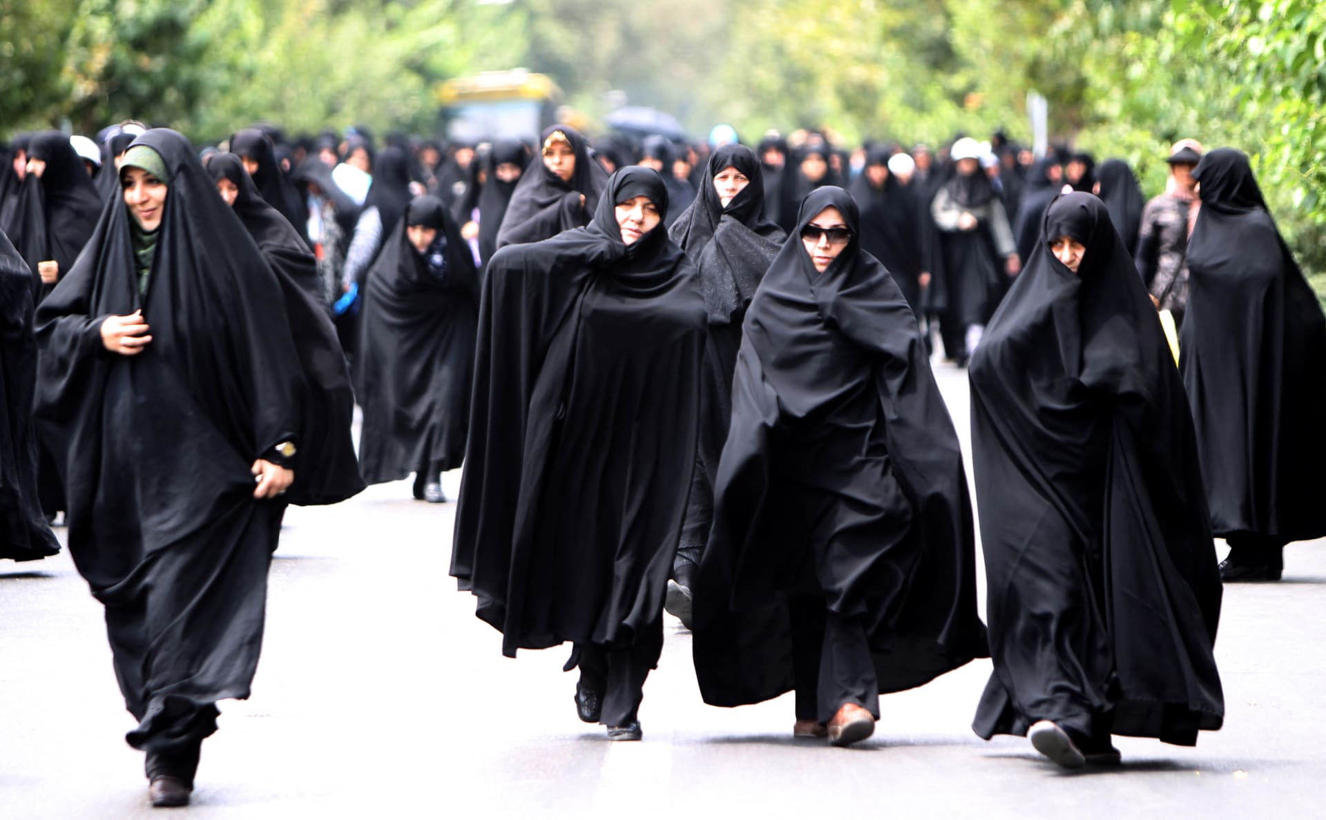 إيران: السجن 10 سنوات لكل إيرانية لا ترتدي الحجاب