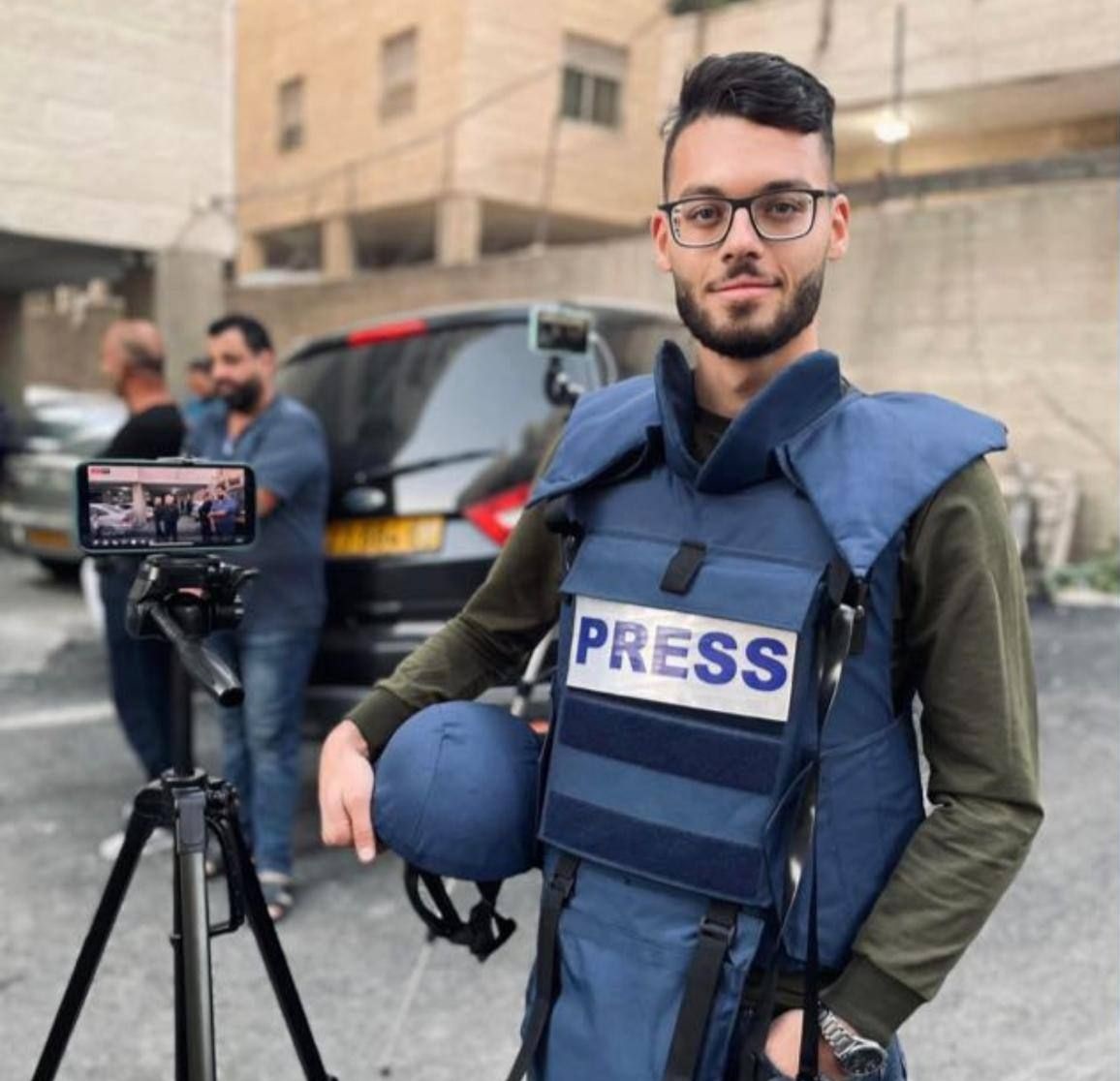 مركز مدى يدعو السلطة إلى الإفراج الفوري عن الصحفي حاتم حمدان