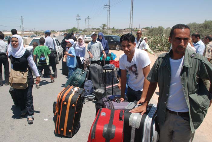 استطلاع: ثلث الفلسطينيين في قطاع غزة يفكرون بالهجرة