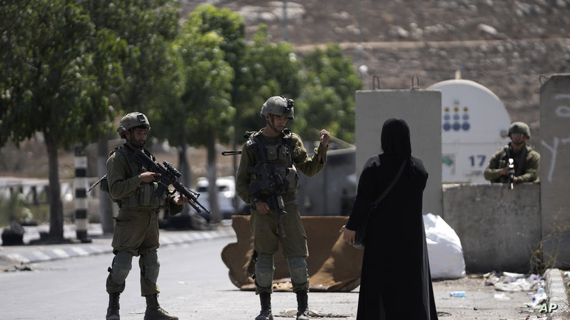 مواجهات مع الاحتلال بالقدس ومستوطنون يرفعون الأعلام الإسرائيلية ببيت لحم