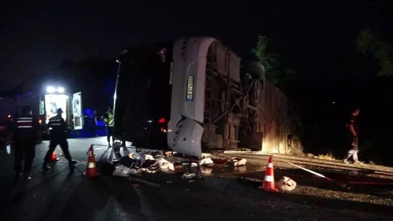 تركيا: قتلى ومصابون في حادث مروع لحافلة كانت تقل مدعوين إلى حفل زفاف