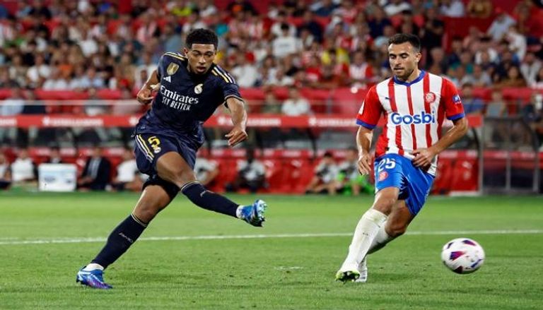 ريال مدريد يزيح برشلونة من صدارة الدوري الإسباني