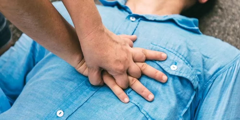 5 علامات إنذار مبكرة للسكتة القلبية.. تصرف بسرعة