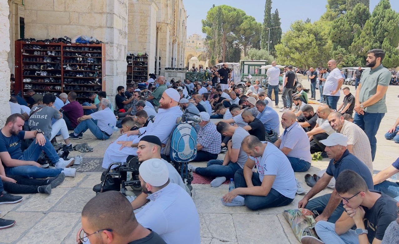 45 ألفاً يؤدون صلاة الجمعة في المسجد الأقصى