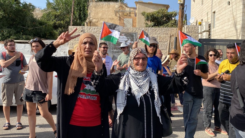 متحدين قرار بن غفير.. رفع العلم الفلسطيني خلال تظاهرة بالشيخ جراح