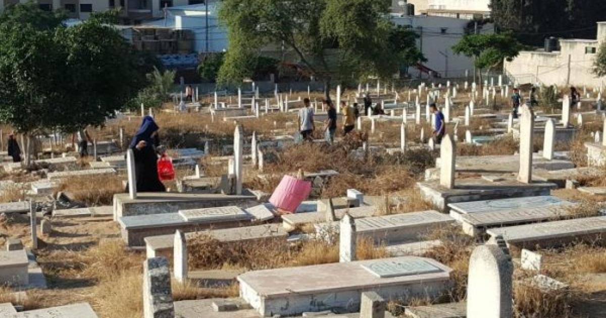 الأوقاف: إنتهاء المرحلة الأولى من نقل جثامين الموتى من مقبرة الشجاعية