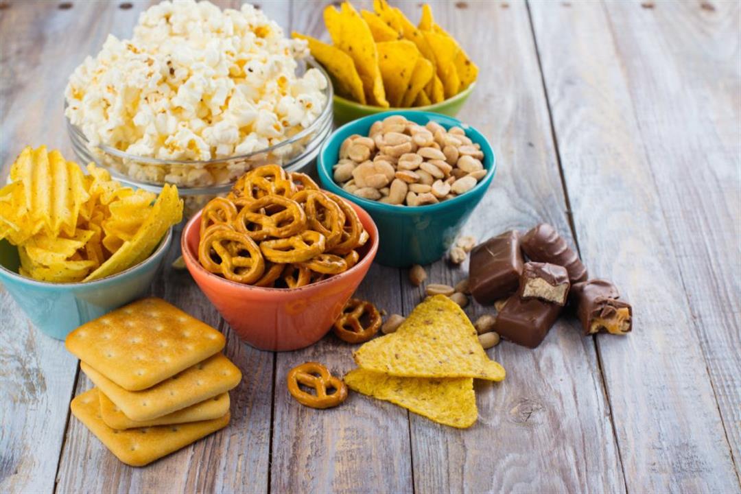 الوجبات الخفيفة غير الصحية تزيد من خطر الإصابة بالسكتات الدماغية