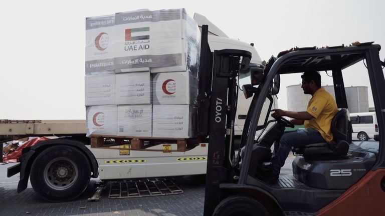 الإمارات تنفذ الإنزال الجوي الـ77 للمساعدات في غزة