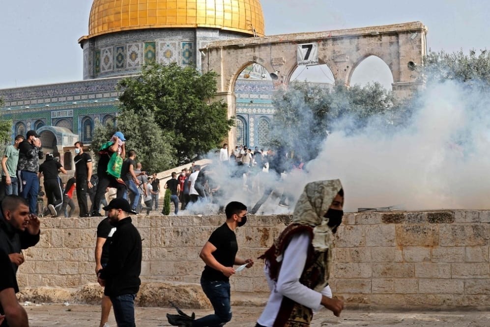 الأقصى يشهد اعتداءات على المصلين في باحاته فجراً