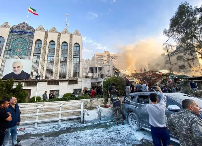 رئيس الأركان الإيراني يحمّل واشنطن مسؤولية هجوم دمشق