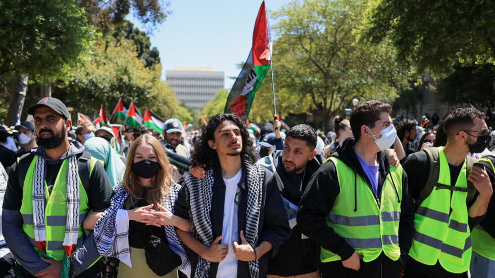 عاملون في نظام جامعة كاليفورنيا يعلنون الإضراب دفاعاً عن حق الاحتجاج من أجل فلسطين