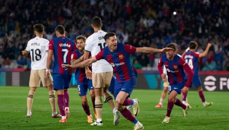هاتريك ليفاندوفسكي يعيد برشلونة لوصافة الليجا الإسباني