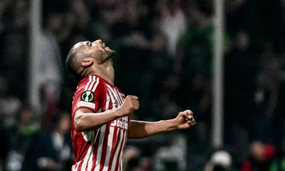 أيوب الكعبي يقود أولمبياكوس للفوز بلقب دوري المؤتمر الأوروبي