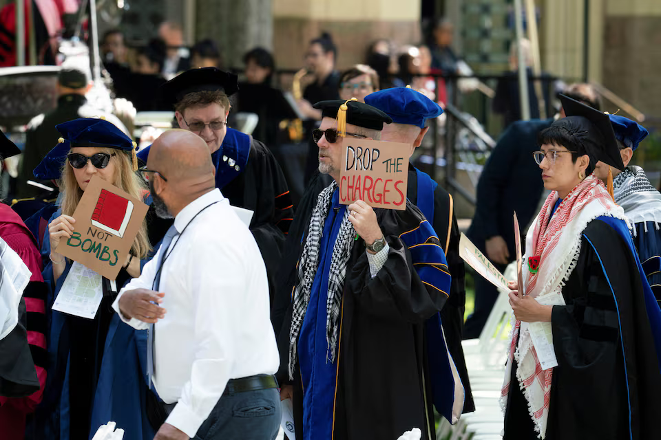 خريجو جامعة ييل ينظمون انسحابًا مؤيدًا للفلسطينيين من حفل التخرج