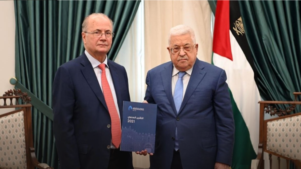 صحيفة عبرية: محمد مصطفي يفكر في تقديم استقالته من رئاسة الحكومة الفلسطينية